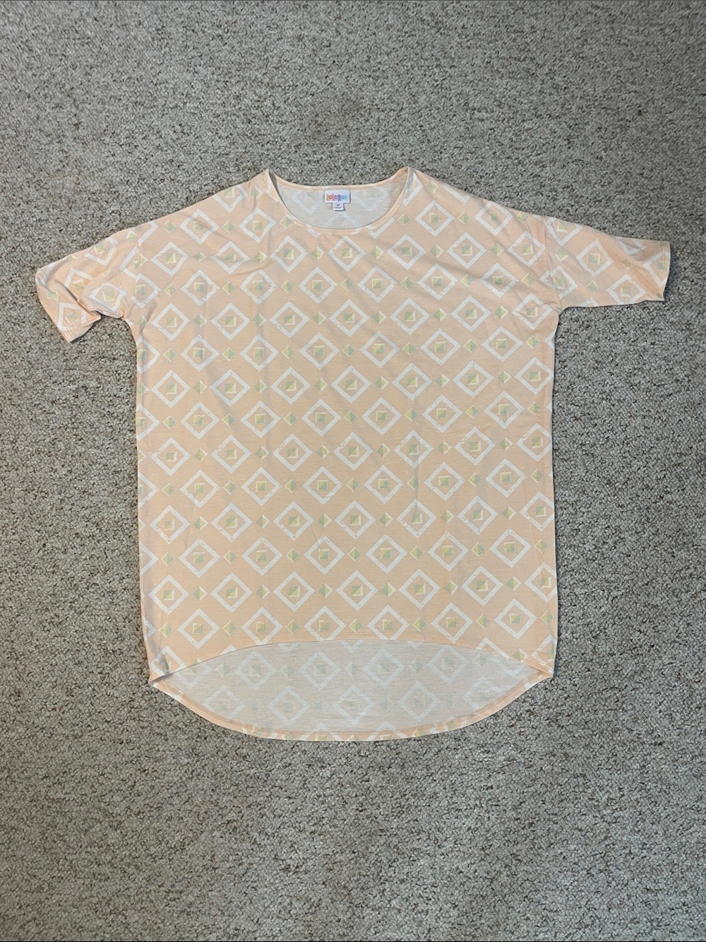 LuLaRoe Assorted Women’s Short Sleeve Tees in Blue, Green, Red, Cream - Picture 6 of 16